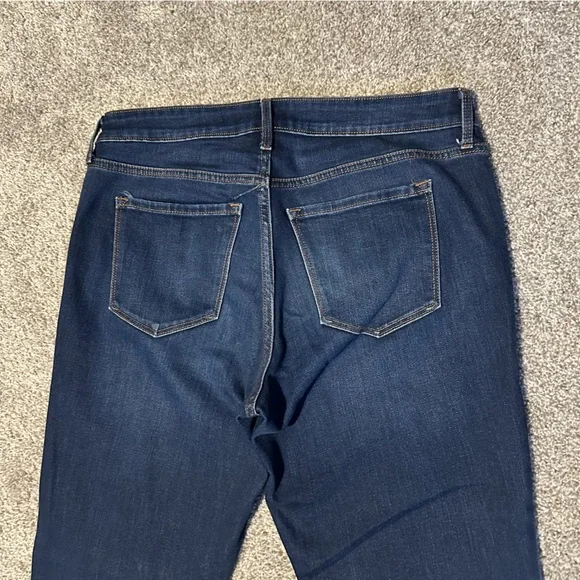 Old Navy Women's Dark Straight Leg Jeans - Picture 7 of 7